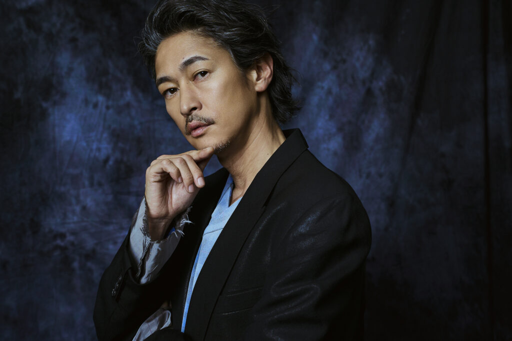 ドラマ『外道の歌』出演の窪塚洋介さんと亀梨和也さん。