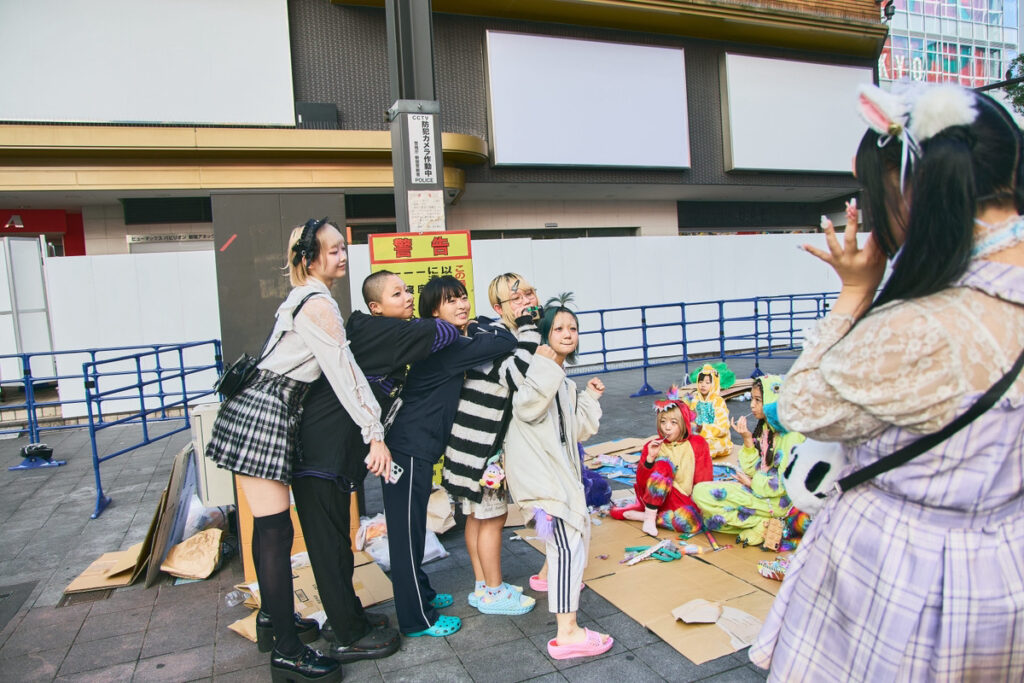 映画『炎上』出演者の集合写真