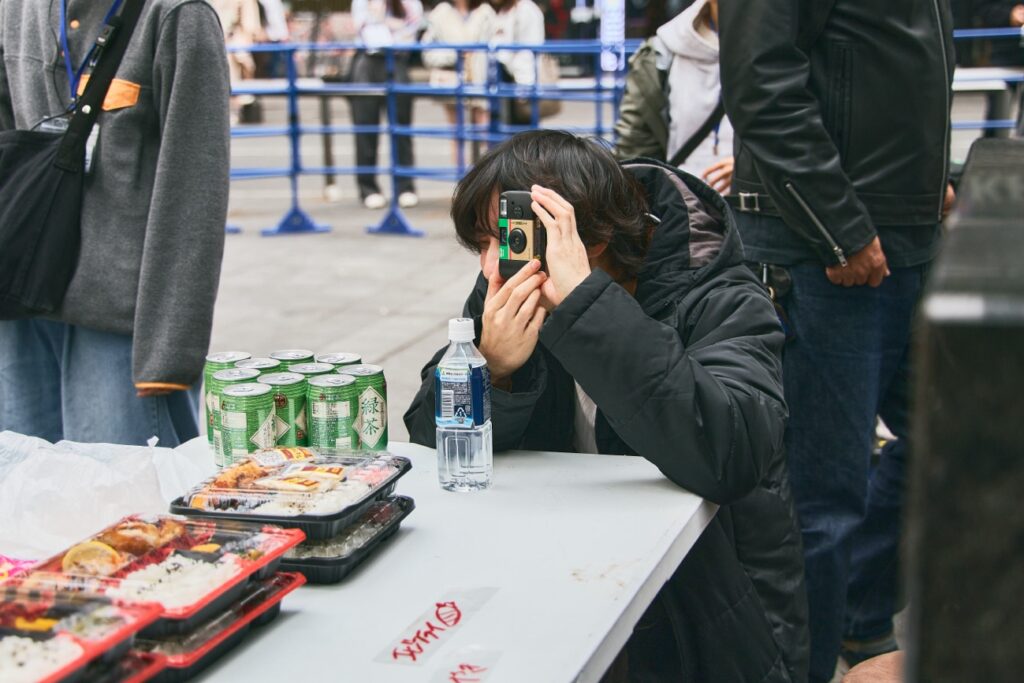 映画『炎上』の設定とリンクした「写ルンです」を用いた撮影方法