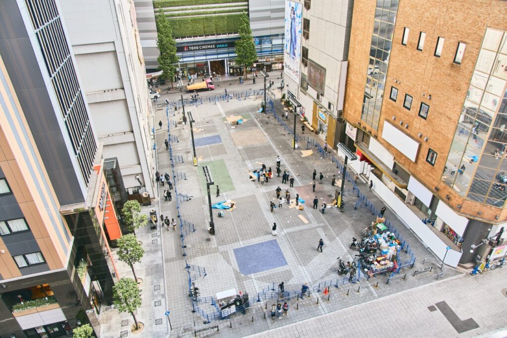 映画『炎上』のロケ地で使われたトー横広場の全体写真